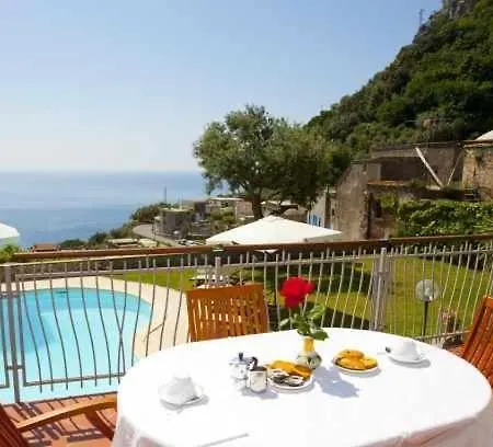 Sleeps 7 Pool Air Con Wifi Daire
