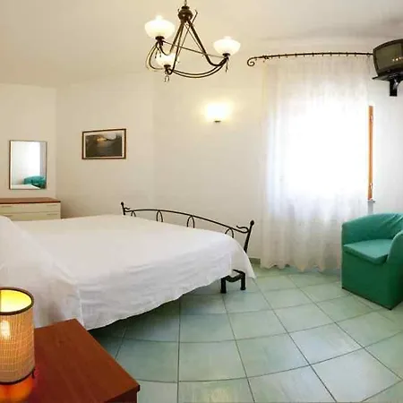 Sleeps 7 Pool Air Con Wifi