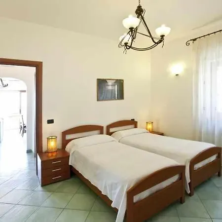 Daire Sleeps 7 Pool Air Con Wifi *