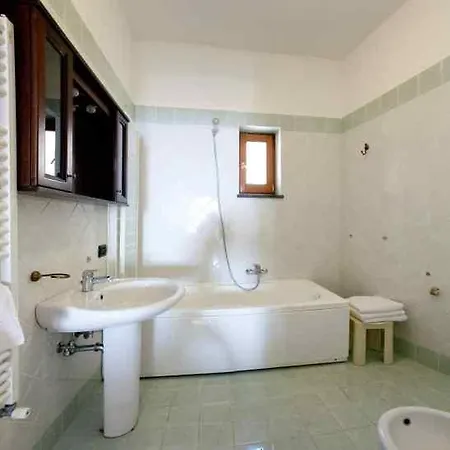 Daire Sleeps 7 Pool Air Con Wifi Nerano